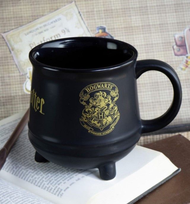 Kubek Harry Potter 3D z motywem kotła i herbem Hogwartu, 560 ml, czarno-złoty
